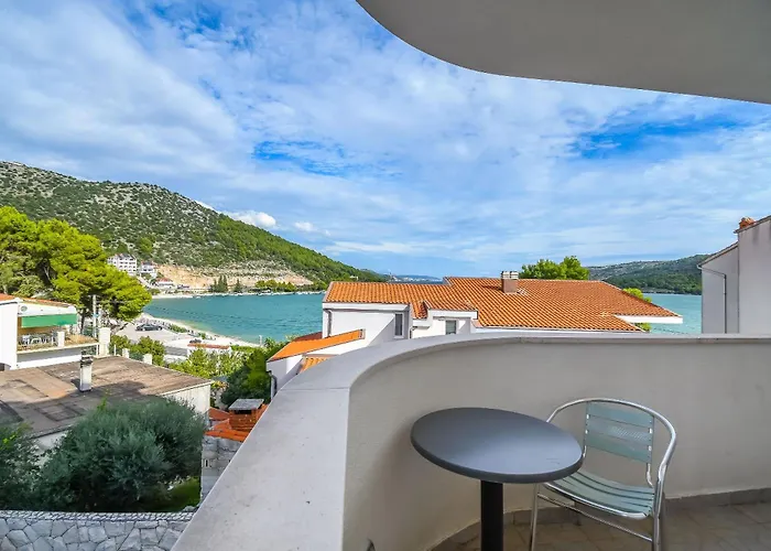 Apartments Jakov