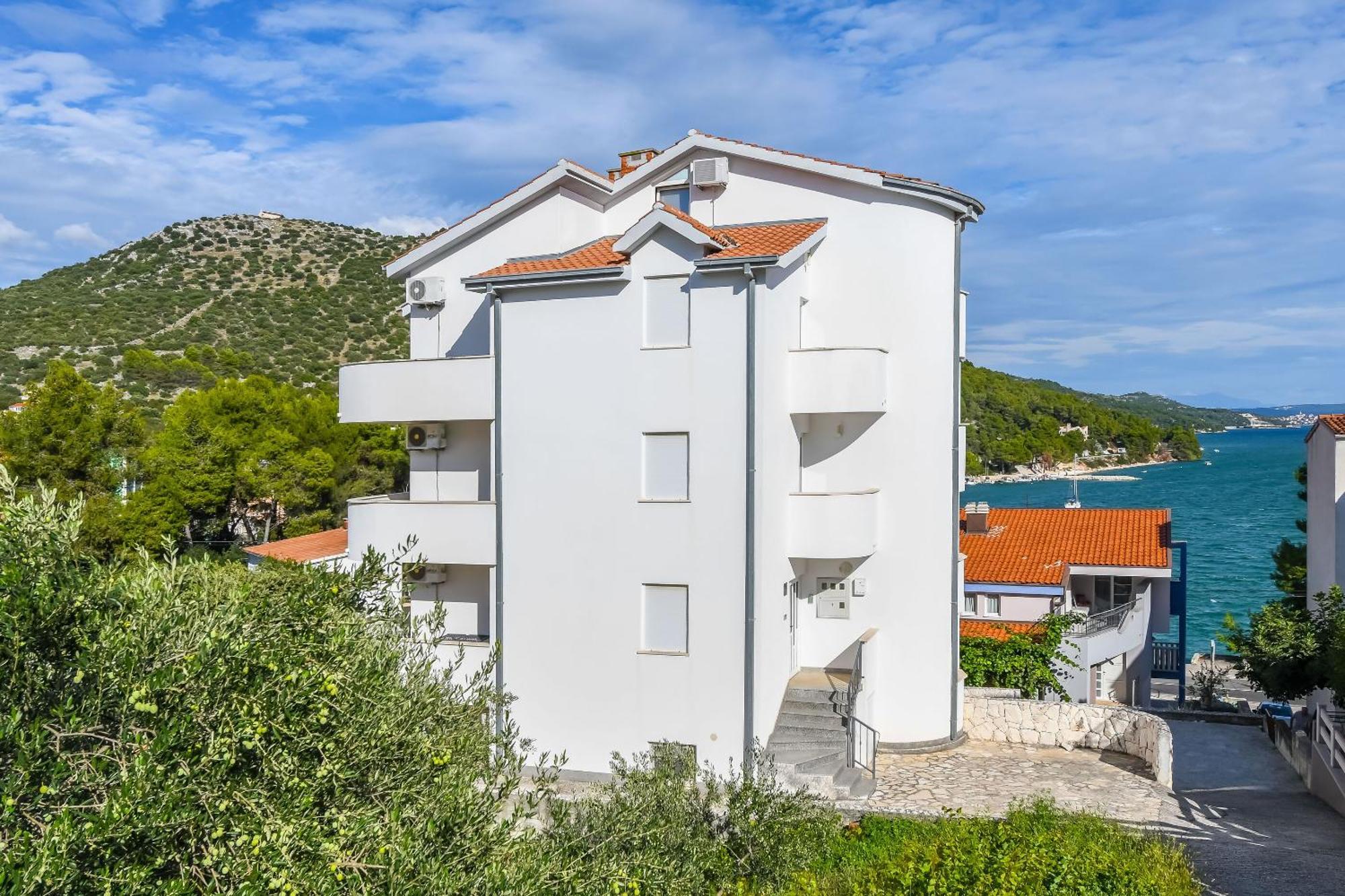 Jakov Apartmán *